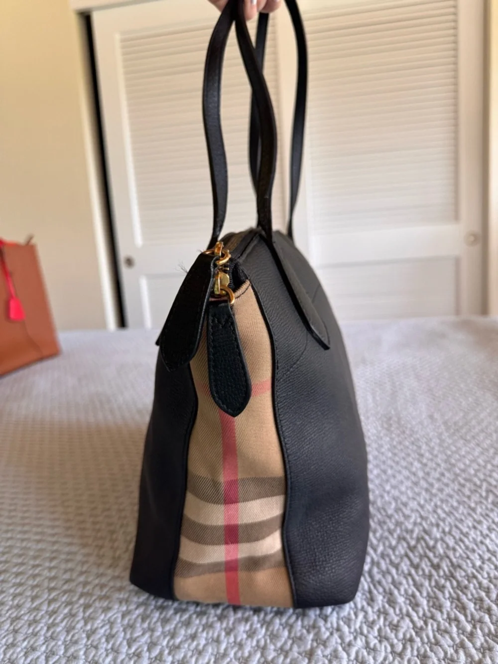 AUTHENTIC Burberry Welburn Check Tote! - Picture 4 of 11
